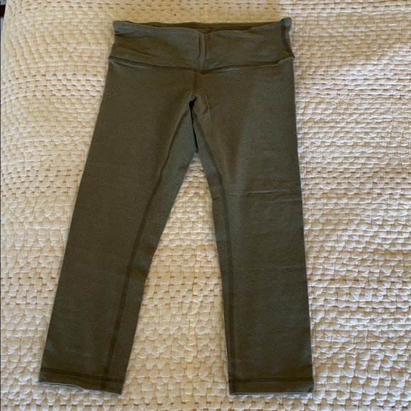 Lululemon Capri - Picture 1 of 3